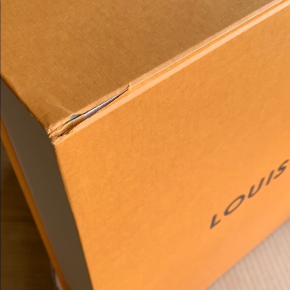 LOUIS VUITTON Box - Authentic - Picture 7 of 8